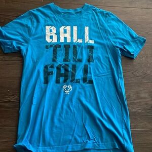 under armor boys shirt size medium